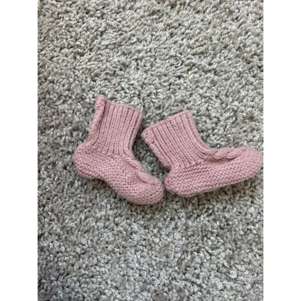 No brand pink baby girl newborn booties